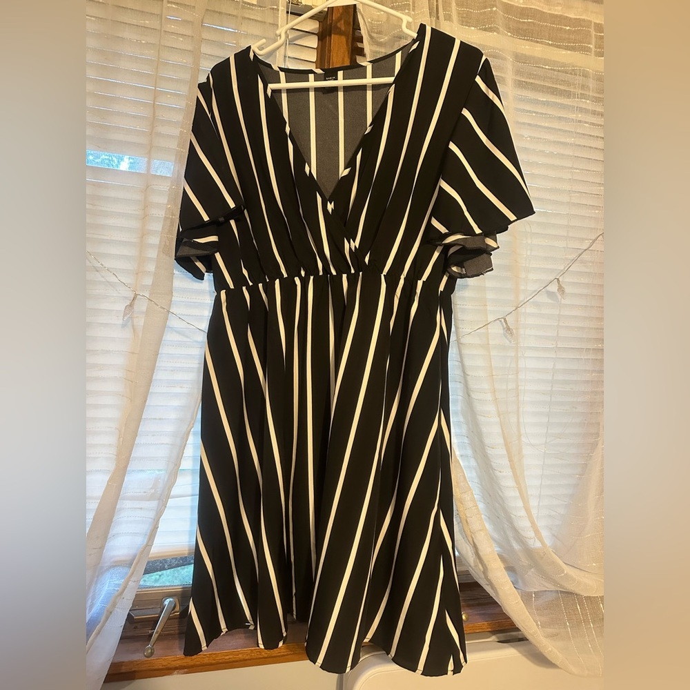 SHEIN Curve Monochrome Striped Blouse
